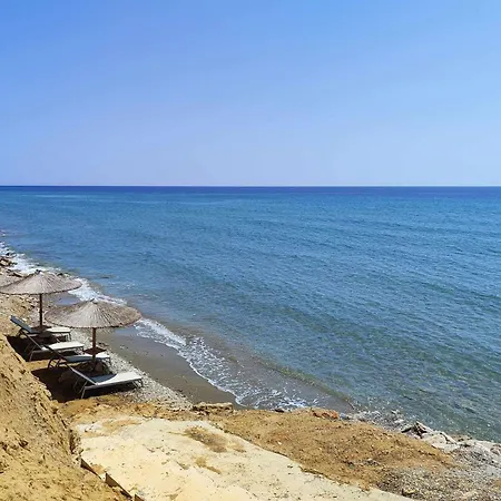 Seafront Nafsika - Private Heated Infinity Pool - Direct Access To The - Play Area Вилла