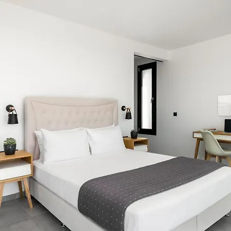 Villa Seafront Nafsika - Private Heated Infinity Pool - Direct Access To The - Play Area Halikúnasz