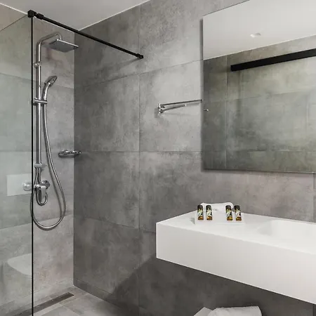 Villa Seafront Nafsika - Private Heated Infinity Pool - Direct Access To The - Play Area Halikúnasz