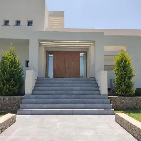 Seafront Nafsika - Private Heated Infinity Pool - Direct Access To The - Play Area