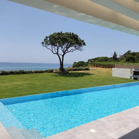 Villa Seafront Nafsika - Private Heated Infinity Pool - Direct Access To The - Play Area *