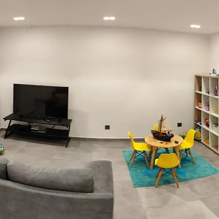 Seafront Nafsika - Private Heated Infinity Pool - Direct Access To The - Play Area