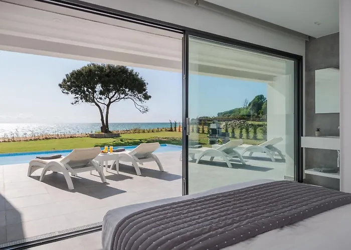 Seafront Nafsika - Private Heated Infinity Pool - Direct Access To The - Play Area וילה *