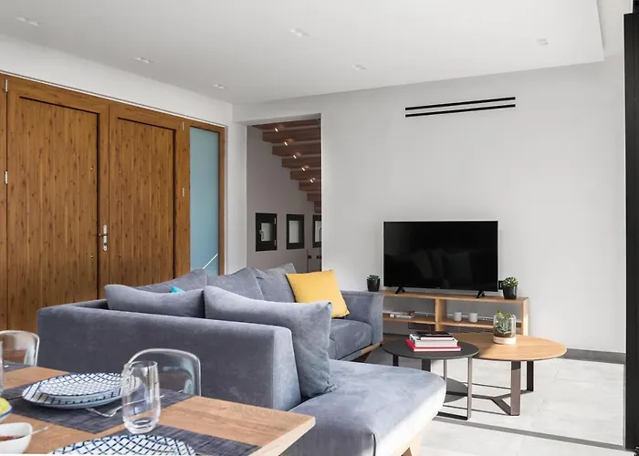 וילה Seafront Nafsika - Private Heated Infinity Pool - Direct Access To The - Play Area