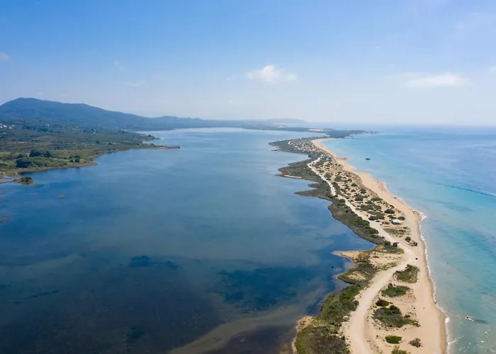 Seafront Nafsika - Private Heated Infinity Pool - Direct Access To The - Play Area וילה *