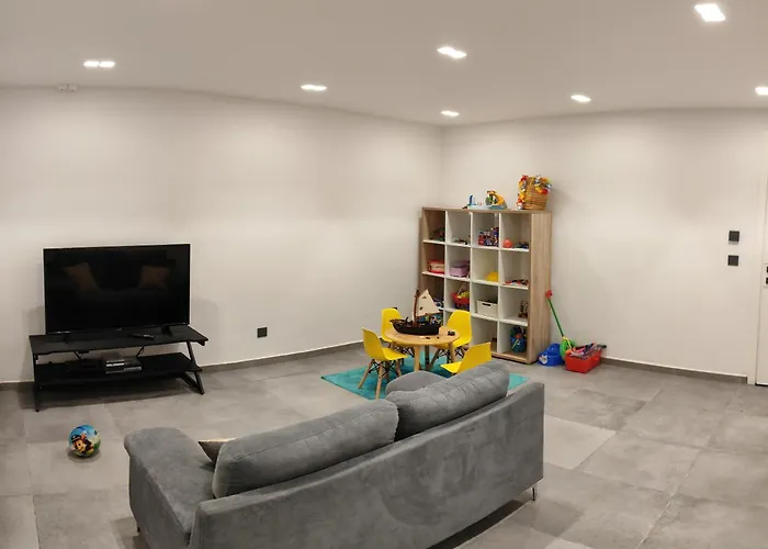 Seafront Nafsika - Private Heated Infinity Pool - Direct Access To The - Play Area וילה Halikounas