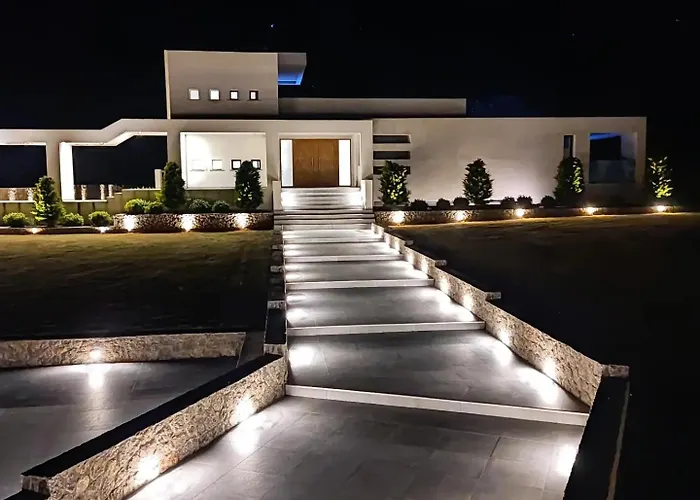 Seafront Nafsika - Private Heated Infinity Pool - Direct Access To The - Play Area וילה *