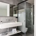Seafront Nafsika - Private Heated Infinity Pool - Direct Access To The - Play Area *