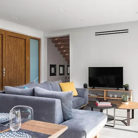 וילה Seafront Nafsika - Private Heated Infinity Pool - Direct Access To The - Play Area