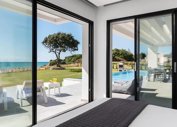 Seafront Nafsika - Private Heated Infinity Pool - Direct Access To The - Play Area * Halikounas