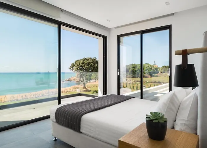 Seafront Nafsika - Private Heated Infinity Pool - Direct Access To The - Play Area * Halikounas