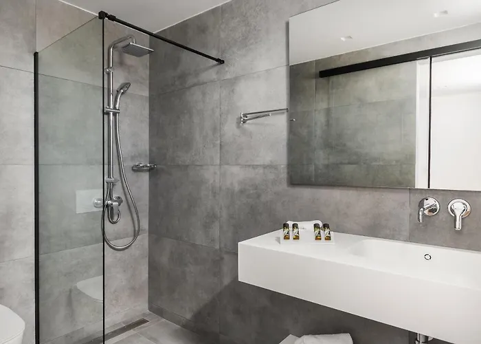 Villa Seafront Nafsika - Private Heated Infinity Pool - Direct Access To The - Play Area Halikounas