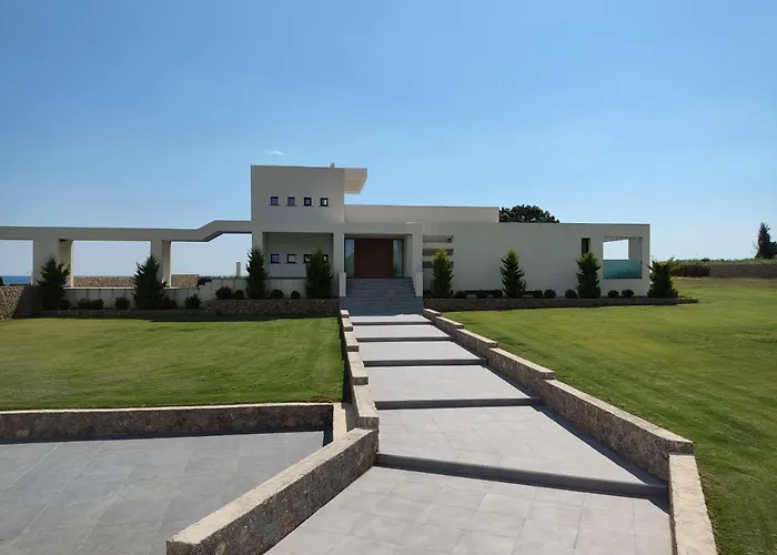 Seafront Nafsika - Private Heated Infinity Pool - Direct Access To The - Play Area Halikounas