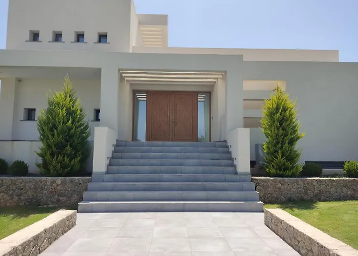 Seafront Nafsika - Private Heated Infinity Pool - Direct Access To The - Play Area