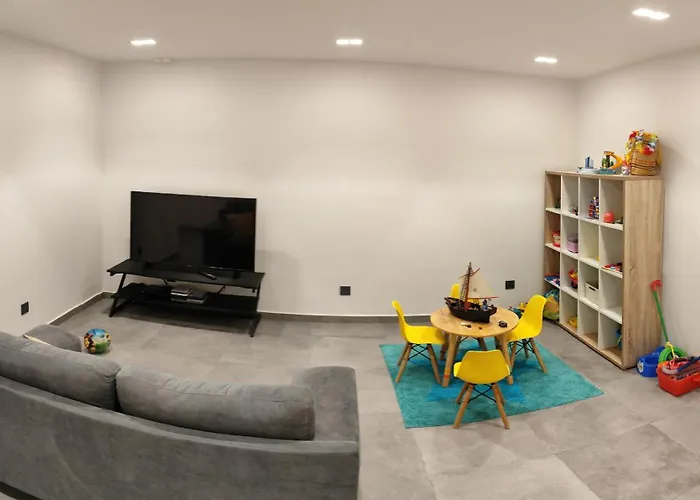 Seafront Nafsika - Private Heated Infinity Pool - Direct Access To The - Play Area