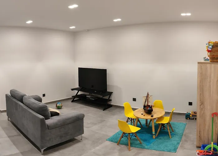 Seafront Nafsika - Private Heated Infinity Pool - Direct Access To The - Play Area Halikounas