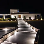 Seafront Nafsika - Private Heated Infinity Pool - Direct Access To The - Play Area Willa *